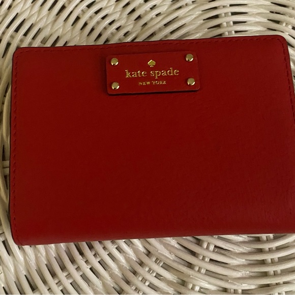 Kate Spade Tellie Grove Street Fire Engine Red Leather Wallet - Picture 1 of 7